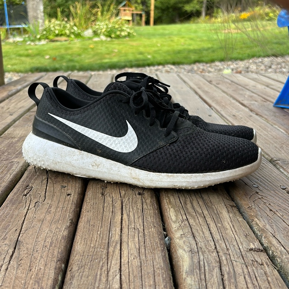 Nike Roche golf shoes